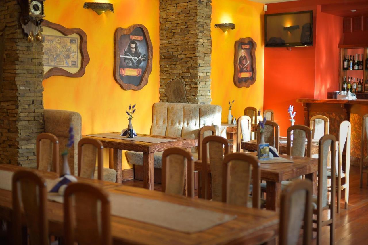 Restauracja Zajazd Kasztelan Кросно Екстериор снимка